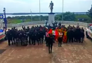 Ejército de Arequipa y Policía de Iquitos rinden emotivo homenaje a la selección