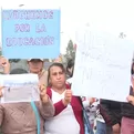 Padres de familia protestan ante el Ministerio de Educaci&oacute;n por plagas en colegio