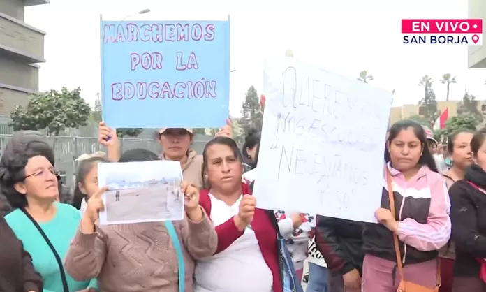 Padres de familia protestan ante el Ministerio de Educación por plagas ...