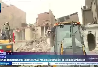 Pasajeros caminan kilómetros por congestión vehicular en Ate por cierre y demolición de predios