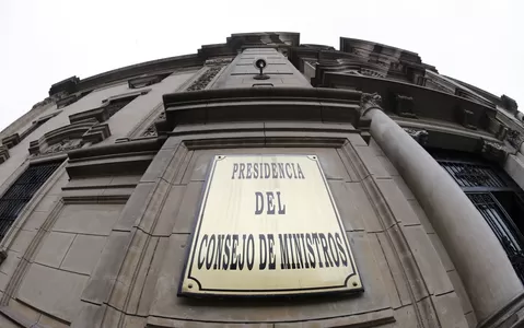 PCM decreta izado de banderas a media asta por hechos de violencia en protestas