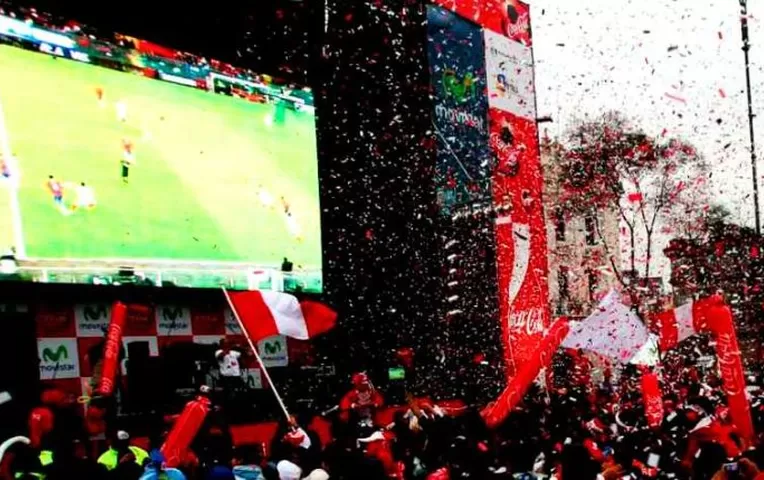 Peru Vs Brasil En Estos Puntos Podras Ver El Historico Partido En Pantallas Gigantes Canal N