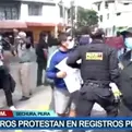Comuneros protestan en sede de Registros Públicos en Piura
