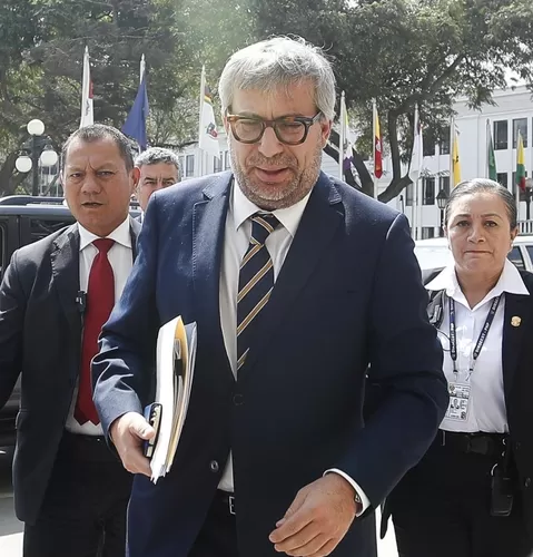 PNP activa alerta ante posible salida del país de Corvetto