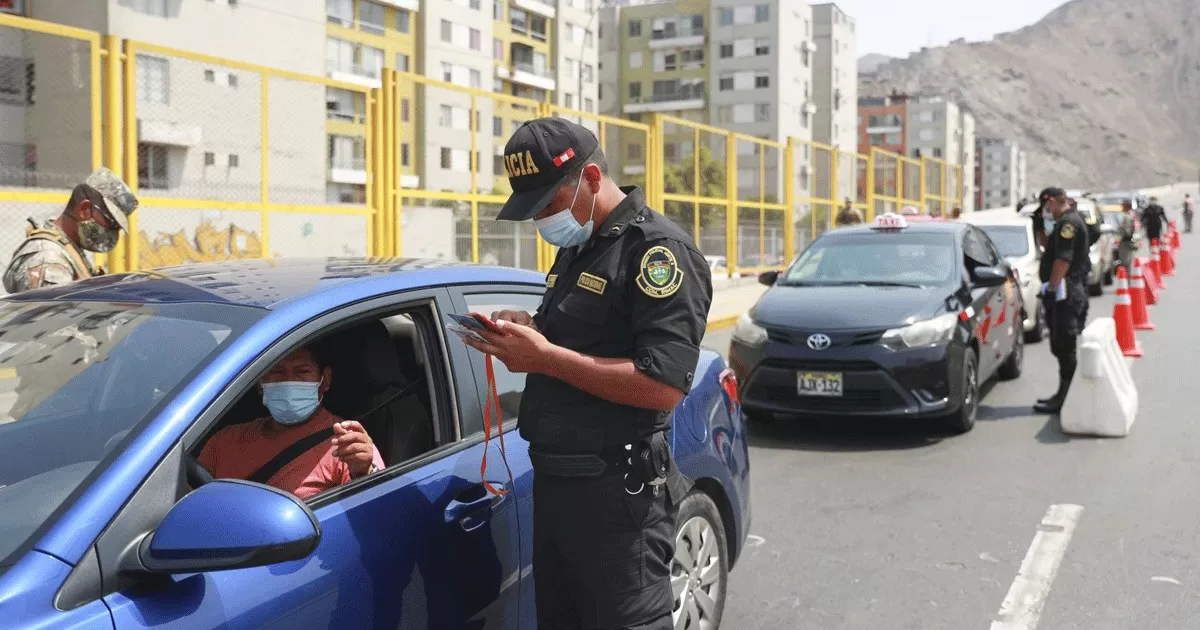 Policía Nacional intervino a más de 7700 personas durante el domingo de inmovilización obligatoria Policía Nacional intervino a más de 7700 personas durante el domingo de inmovilización obligatoria
