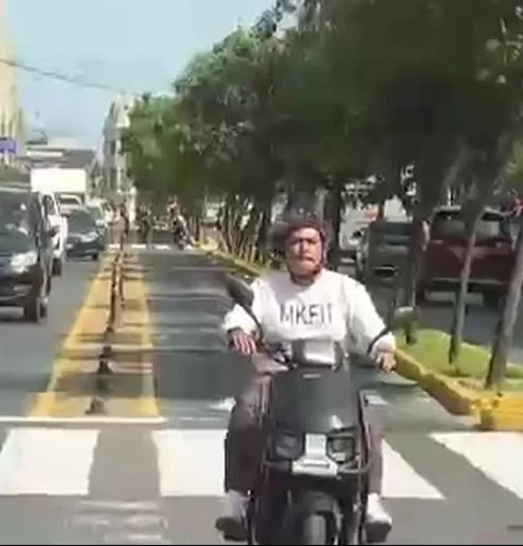 Policía sancionará a motos eléctricas que invadan ciclovías
