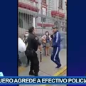 Un policía y un ciudadano extranjero protagonizan violenta pelea en la vía pública