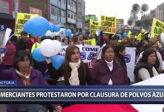 Polvos Azules: comerciantes protestaron por clausura de centro comercial