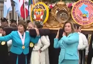 Presidenta Boluarte cargó anda de Santa Rosa en la Plaza de Armas