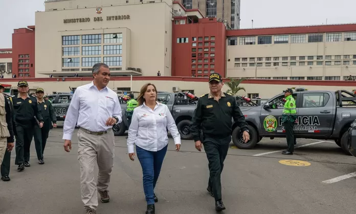 Dina Boluarte: Presidenta entregó 150 camionetas a la Policía Nacional para fortalecer la seguridad ciudadana