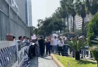 Protesta frente al Ministerio de Vivienda por cierre de programas