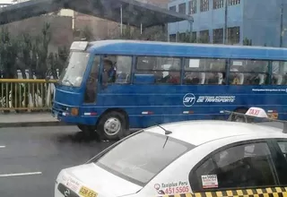 Usuarios sorprendidos por cústers circulando en el Corredor Azul