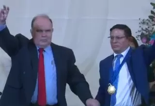 Rafael López Aliaga tomó juramento a nuevo alcalde de La Victoria