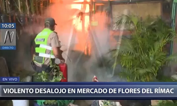 Rímac: violento desalojo e incendio de puestos en el Mercado de Flores de Acho | Canal N Rímac: violento desalojo e incendio de puestos en el Mercado de Flores de Acho | Canal N