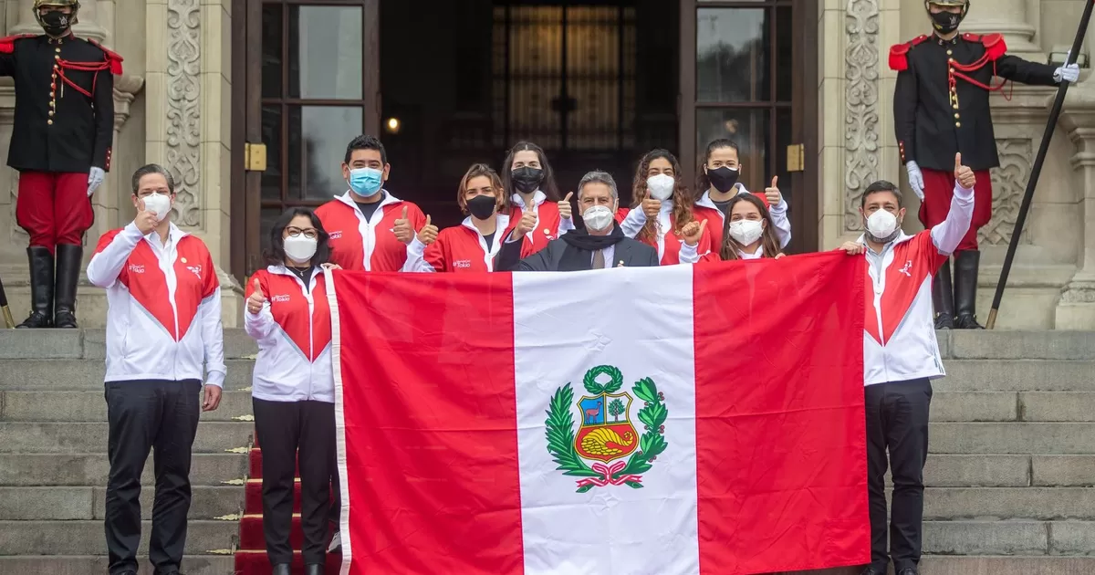 Francisco Sagasti entregó bandera del Perú a delegación que nos representará en juegos olímpicos Francisco Sagasti entregó bandera del Perú a delegación que nos representará en juegos olímpicos