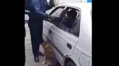 Sujeto a bordo de automóvil arrastró a perro atado por el cuello - Noticias de maltrato-animal
