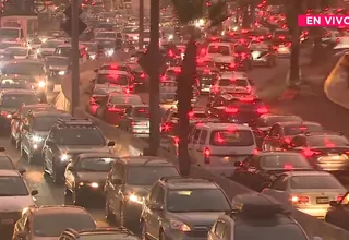 Se registra gran congestión vehicular en bajada Armendáriz