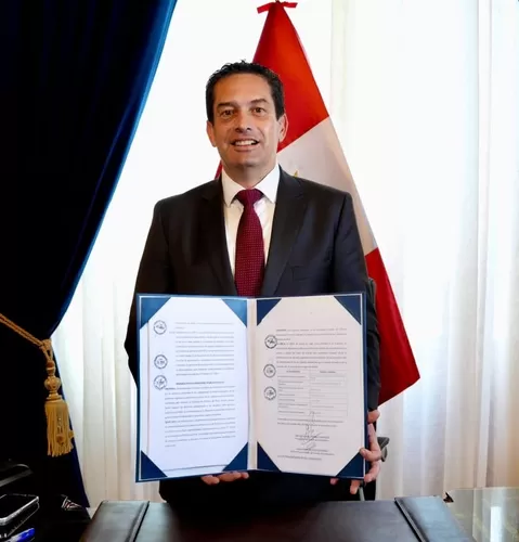 Senado firma autógrafa que delega facultades al Poder Ejecutivo