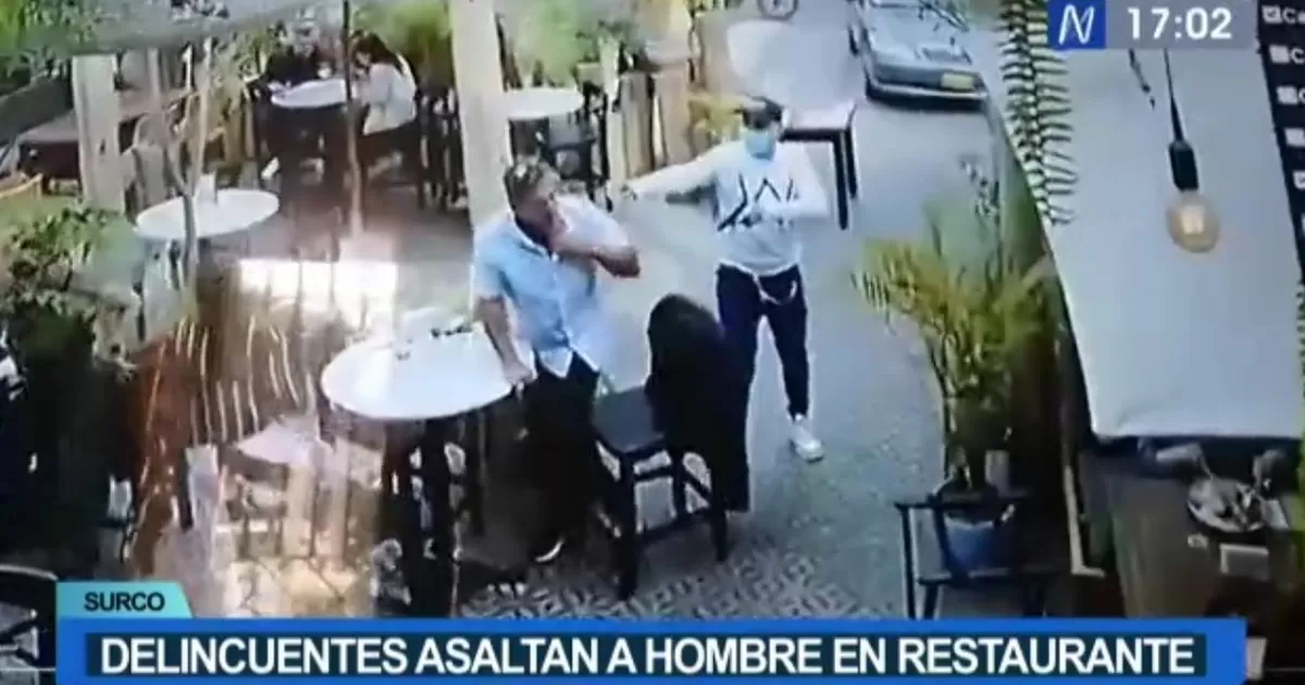 Cámara de seguridad capta robo a clientes de restaurante a plena luz del día, en Surco