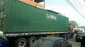 Surco: camión estacionado ocupa media pista en el Jr. Camino Real - Noticias de camion-frigorifico