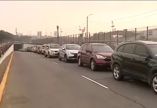 Surco: Larga fila de autos para ingresar al Vacunacar del Jockey Club