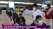 Sacerdote bendijo a personas que acudieron a vacunarse en Tacna - Noticias de tacna