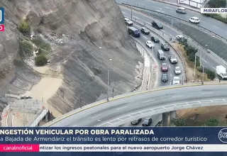 Tráfico en Bajada de Armendáriz por obra paralizada