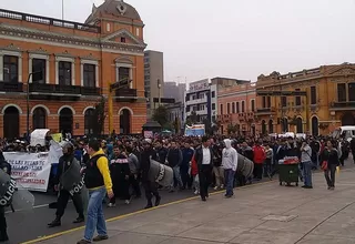 Transportistas del Callao realizan plantón frente al MTC contra el Corredor Azul 