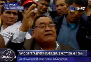 Transportistas marchan hacia el Congreso de la República