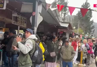 Trenes detenidos y turistas continúan varados en Machu Picchu