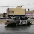 Trujillo: taxi choca contra poste y se incendia