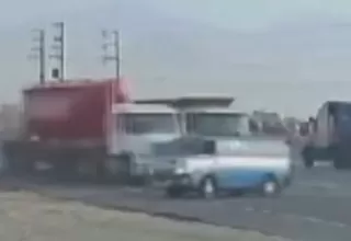 Trujillo: Tres fallecidos en choque entre tráiler y combi