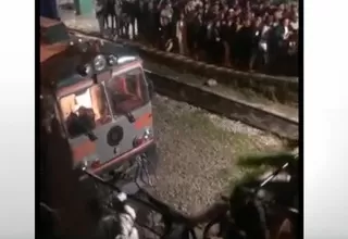 Turistas abandonan Aguas Calientes ante paralización de Perú Rail