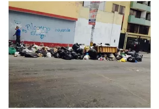 Usuarios exigen al alcalde de Breña que recoja la basura de las calles