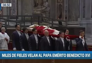 Benedicto XVI: Miles de fieles velan al papa emérito