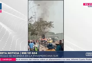 Vehículo se incendia en la Panamericana Sur