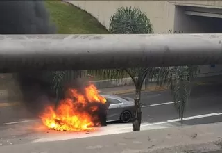 San Isidro: moderno vehículo se incendió en la Vía Expresa de la Av. Javier Prado 