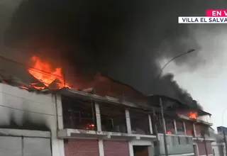 VES: Fuerte incendio se registra en fábrica de colchones en