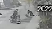 [VIDEO] Ate: Ladrón en moto roba y atropella a mujer  - Noticias de moto