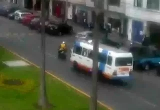 [VIDEO] Surco: Chofer de cúster intentó darse a la fuga tras intensa persecución