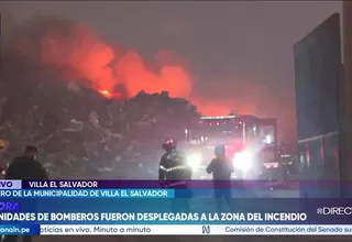 Villa El Salvador: Bomberos combaten incendio en almacén de reciclaje y solicitan más agua