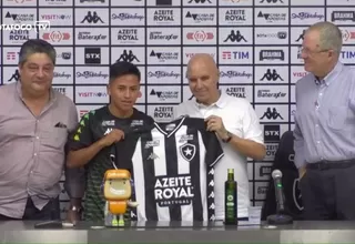 Alexander Lecaros fue presentado como jugador del Botafogo