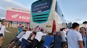Alianza Lima: Bus se quedó atascado en Moyobamba y jugadores bajaron a empujarlo - Noticias de moyobamba