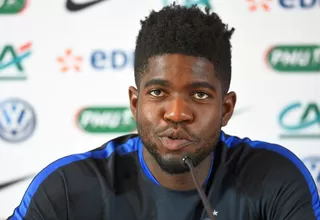 Barcelona contrató al defensor francés Samuel Umtiti del Lyon