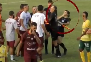 Brasil: Entrenador le pegó un cabezazo a jueza de línea