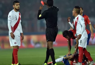 Carlos Zambrano recibió el respaldo de sus compañeros tras su expulsión ante Chile