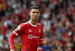 Cristiano Ronaldo ayudó a trabajadora que recibió pelotazo antes del Manchester United vs. Young Boys