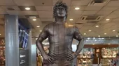 Inauguran estatua de Maradona en el aeropuerto más importante de Argentina - Noticias de argentina
