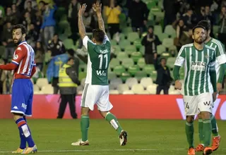 Juan Vargas marcó su primer gol con Real Betis en 2-0 sobre el Gijón