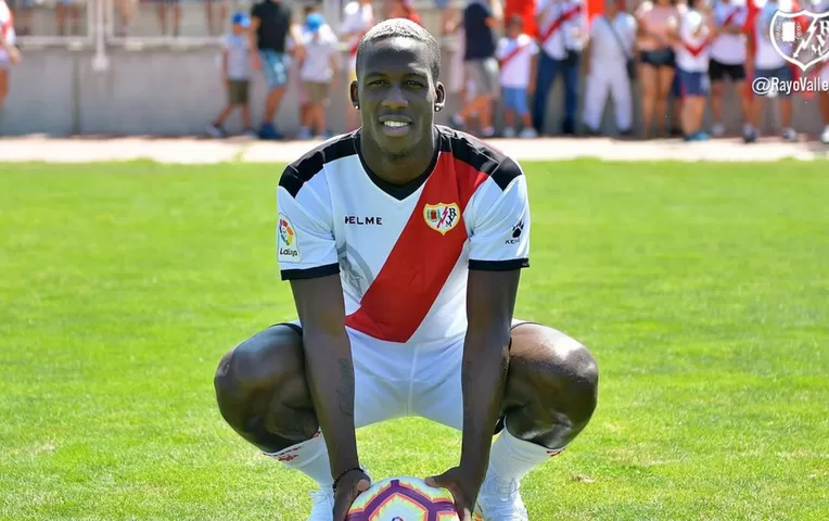 Cde Canaln Pe Deportes Luis Advincula Aficion R